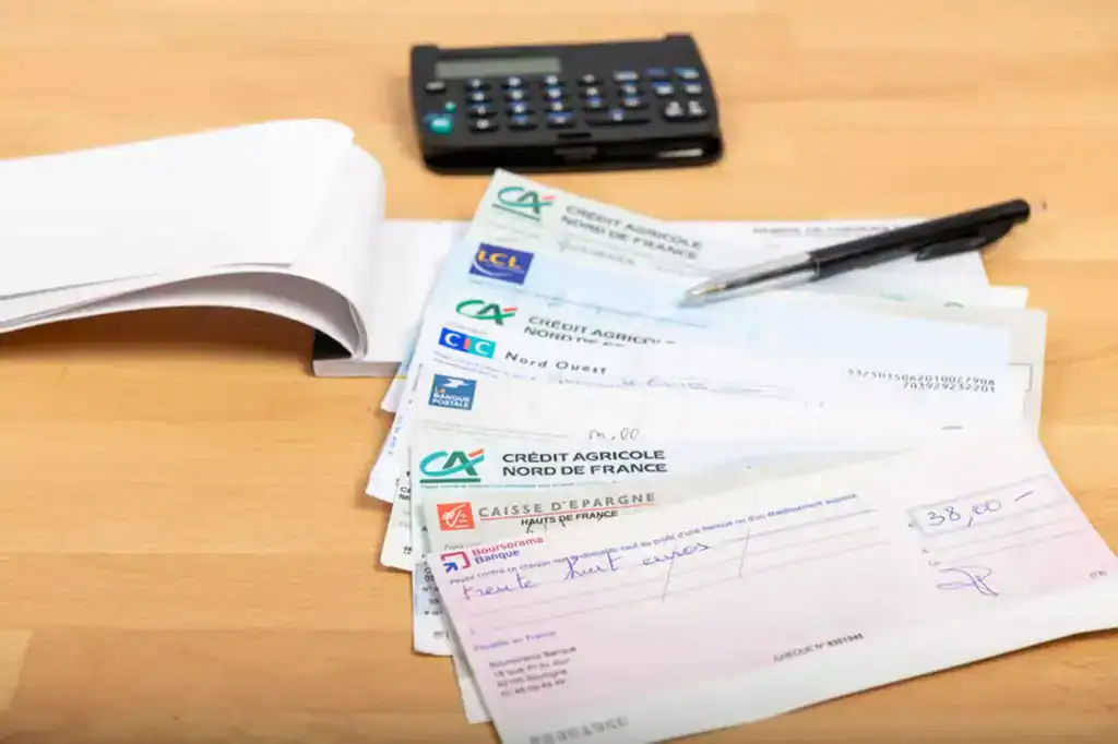 Chèque bloqué pour vérification à la Caisse d'Épargne