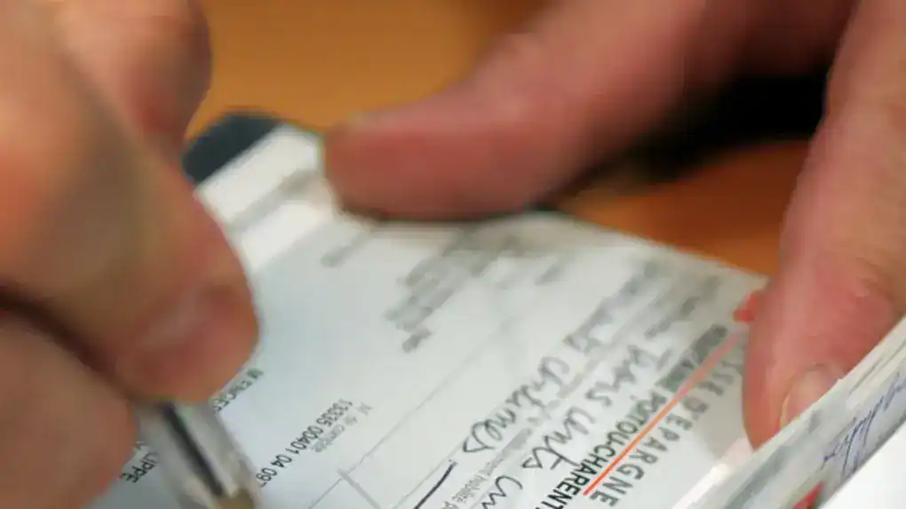 Chèque bloqué pour vérification à la Caisse d'Épargne avis