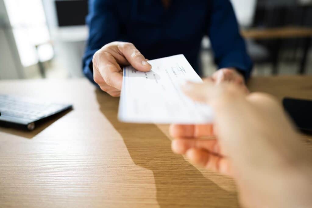 Chèque bloqué pour vérification à la Caisse d'Épargne signification