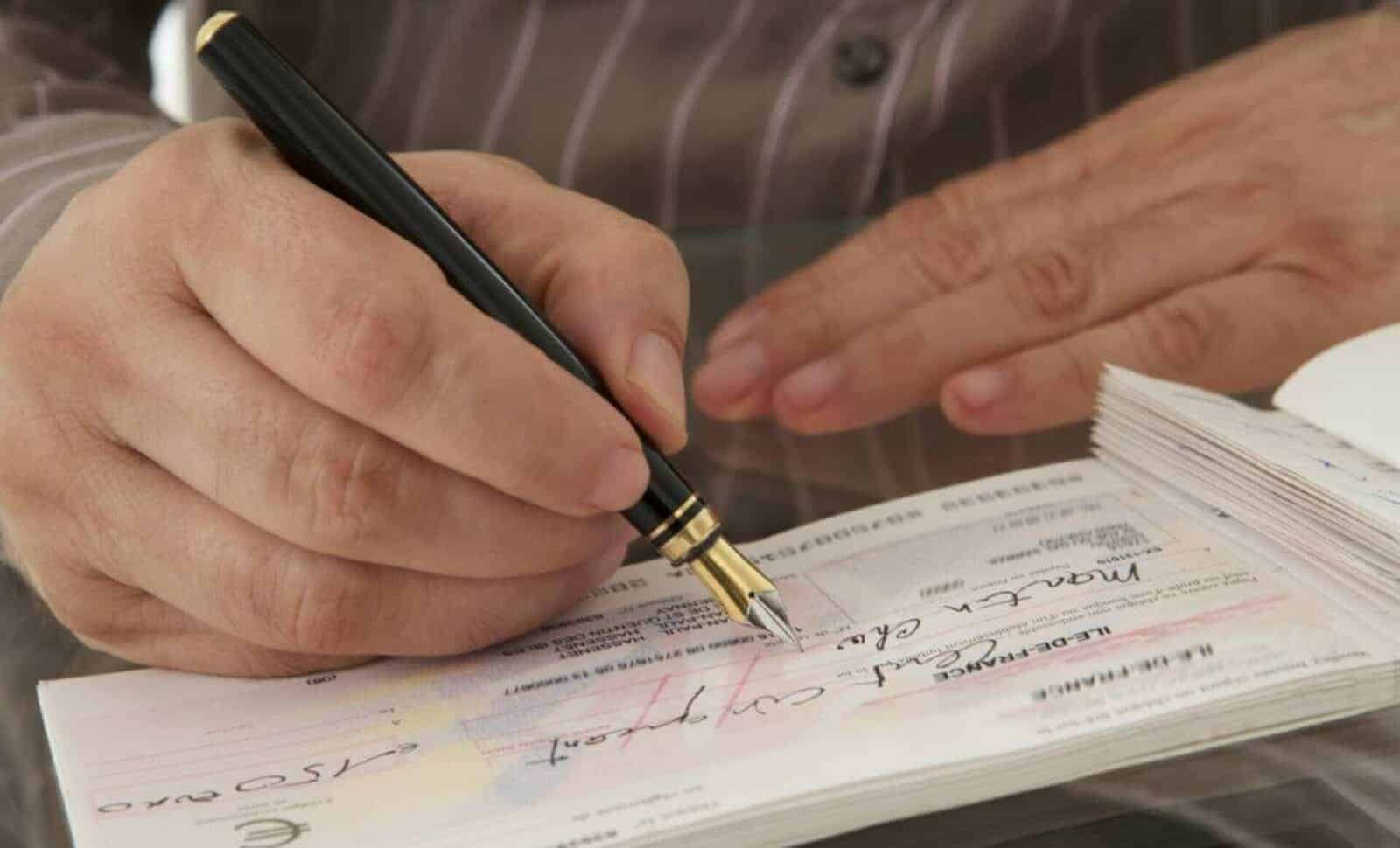 Chèque bloqué pour vérification à la Caisse d'Épargne