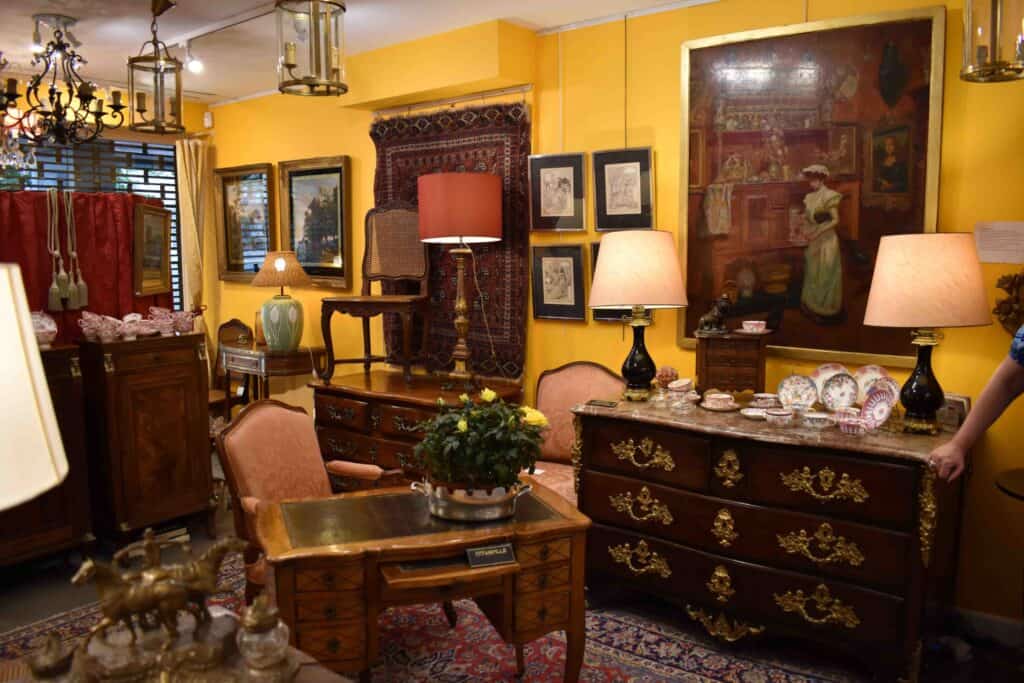 Les meubles anciens ne valent plus rien : réalité du marché, exceptions et ce que vous pouvez encore en faire 4 Antiquité et meubles anciens ne valent plus rien
